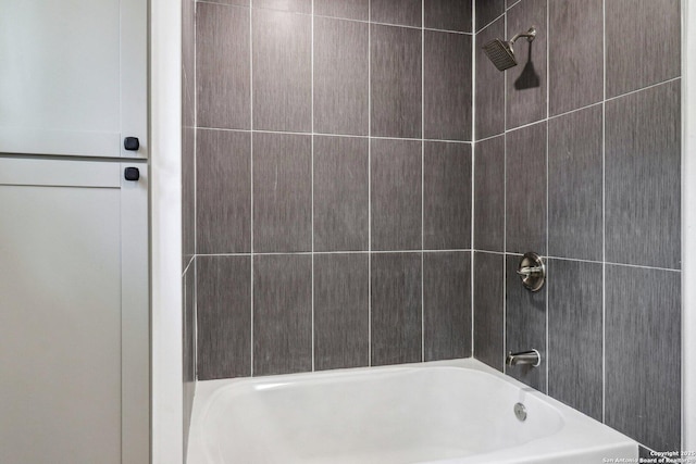 2120 San Fernando, San Antonio, TX 78207 - full bathroom with shower / bath combination