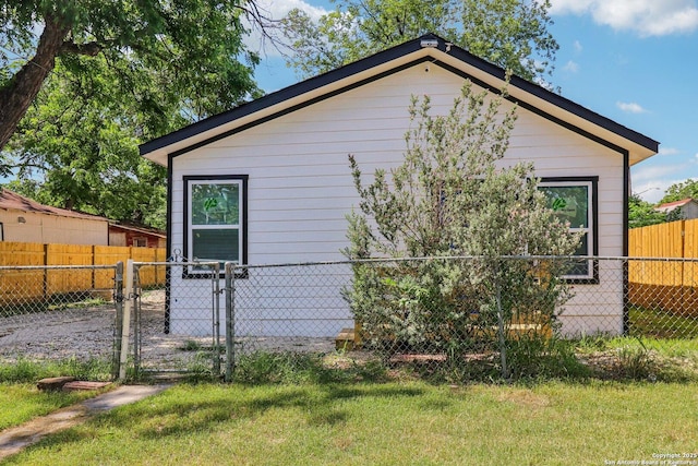 2120 San Fernando, San Antonio, TX 78207 - view of home's exterior with a gate