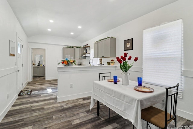 2120 San Fernando, San Antonio, TX 78207 - dining area featuring lofted ceiling, wood finished floors, recessed lighting, and baseboards
