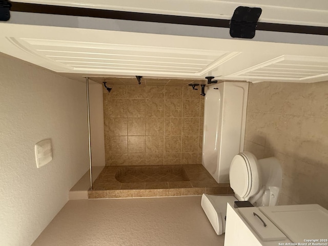 15319 Comanche, San Antonio, TX 78233 - bathroom featuring toilet and tiled shower