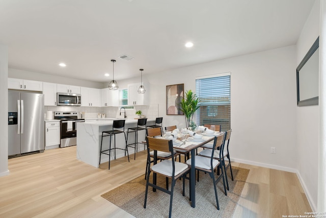 1108 S Gevers St, San Antonio, TX 78203 - dining area featuring light wood-type flooring, recessed lighting, and baseboards