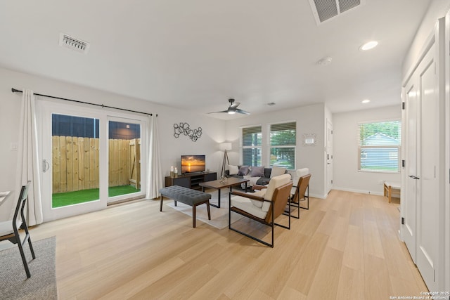 1108 S Gevers St, San Antonio, TX 78203 - living area featuring a ceiling fan, light wood finished floors, recessed lighting, and baseboards