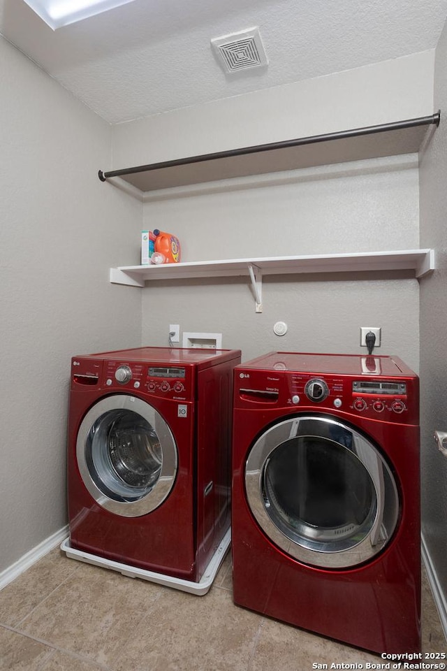 1026 Dogleg Right, San Antonio, TX 78221 - laundry room with washing machine and clothes dryer and baseboards