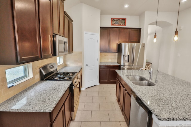 8228 Llano Parke, San Antonio, TX 78254 - kitchen with appliances with stainless steel finishes, a sink, backsplash, a kitchen island with sink, and recessed lighting