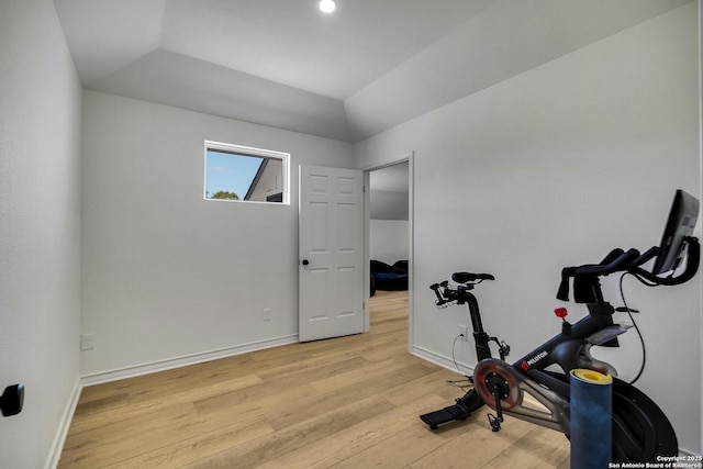 772 Lakebreeze, Canyon Lake, TX 78133 - exercise room with light wood-style flooring, baseboards, and lofted ceiling