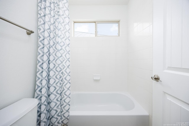 full bath featuring toilet and shower / bath combo with shower curtain