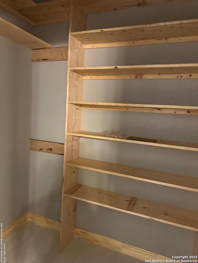 109 Sutton Pl, Uvalde, TX 78801 - view of closet