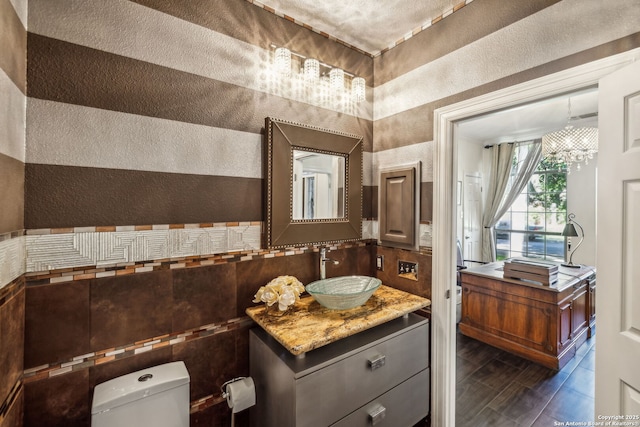 24 Rogers Wood, San Antonio, TX 78248 - half bath featuring toilet, a chandelier, vanity, and a textured wall