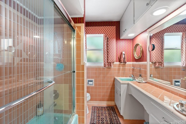 635 Brightwood Pl, San Antonio, TX 78209 - full bath with tile walls, toilet, tile patterned floors, and vanity