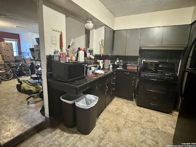941 Potomac, San Antonio, TX 78202 - kitchen with black appliances, dark countertops, a textured ceiling, decorative backsplash, and gray cabinetry