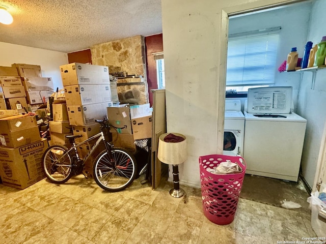 941 Potomac, San Antonio, TX 78202 - kitchen featuring washing machine and dryer and a textured ceiling