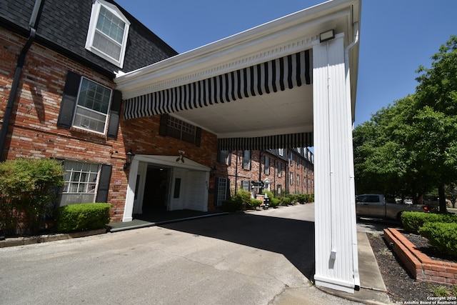 8401 New Braunfels Unit 125, San Antonio, TX 78209 - view of patio featuring driveway