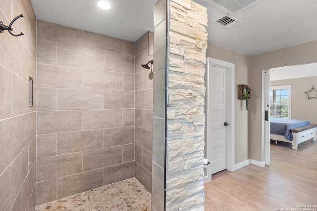 296 Cherokee Dr, Bandera, TX 78003 - ensuite bathroom with tiled shower, wood finished floors, baseboards, and recessed lighting