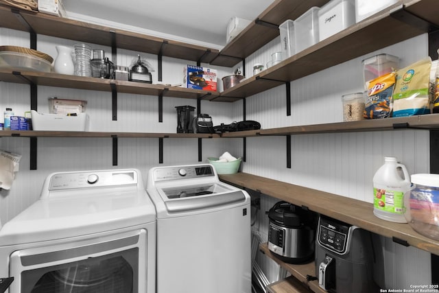 296 Cherokee Dr, Bandera, TX 78003 - laundry area featuring washing machine and dryer