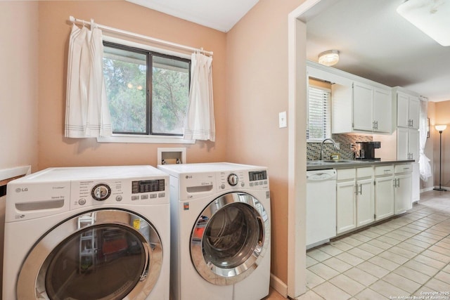 140 Should Bee, Ingram, TX 78025 - laundry room with washing machine and dryer, plenty of natural light, and light tile patterned flooring
