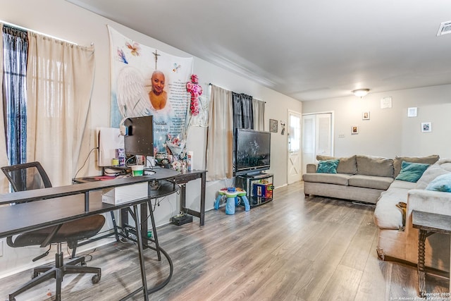 5118 Crusade Dr, San Antonio, TX 78218 - living room featuring wood finished floors, a desk, and baseboards
