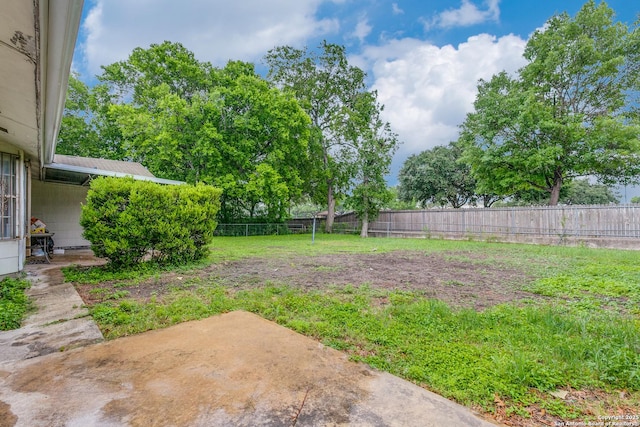 5118 Crusade Dr, San Antonio, TX 78218 - fenced backyard featuring a patio area