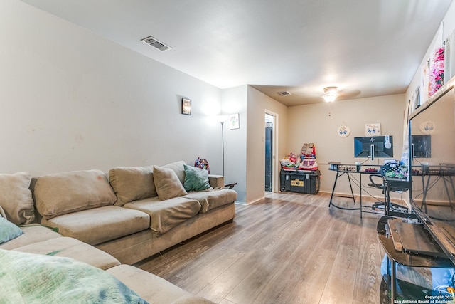 5118 Crusade Dr, San Antonio, TX 78218 - living area featuring light wood finished floors and baseboards