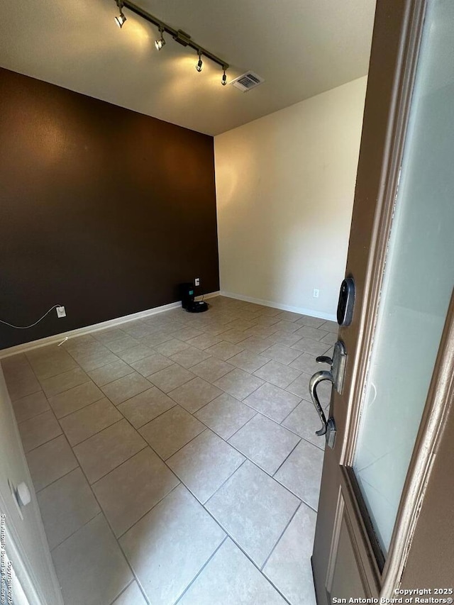 6635 Cibola Frst, San Antonio, TX 78233 - empty room with rail lighting, light tile patterned floors, and baseboards