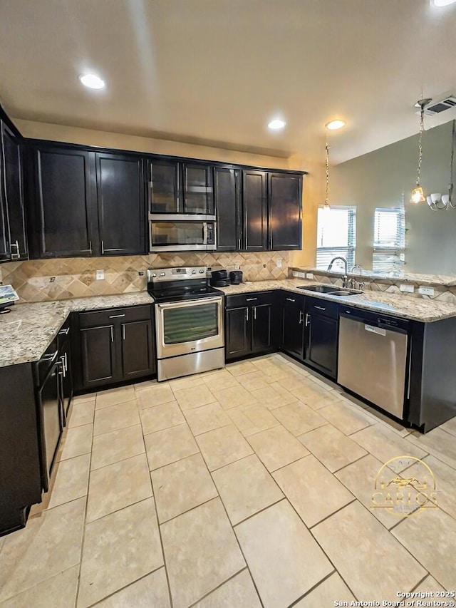 6635 Cibola Frst, San Antonio, TX 78233 - kitchen featuring stainless steel appliances, dark cabinetry, a sink, backsplash, and recessed lighting
