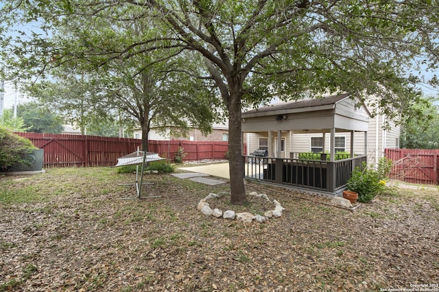 10307 Royal, San Antonio, TX 78245 - fenced backyard with a patio area