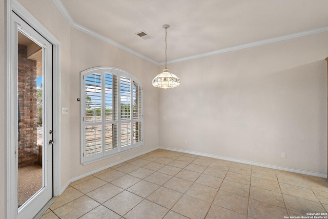 2001 Crown Rdg, Kerrville, TX 78028 - empty room featuring light tile patterned floors, ornamental molding, a chandelier, and baseboards