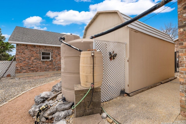 2001 Crown Rdg, Kerrville, TX 78028 - view of side of home with a shingled roof
