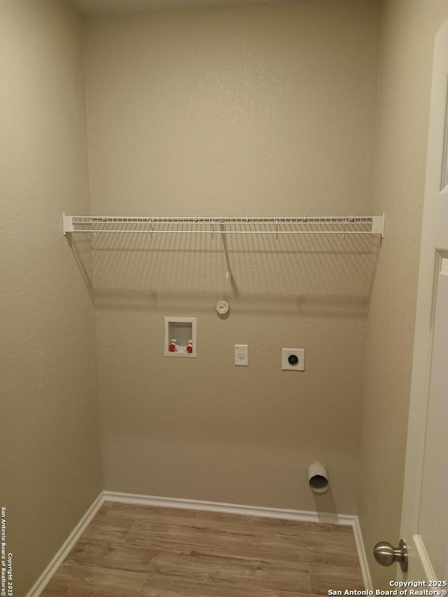 530 Pleasanton, San Antonio, TX 78221 - laundry area featuring hookup for an electric dryer, hookup for a gas dryer, wood finished floors, baseboards, and hookup for a washing machine