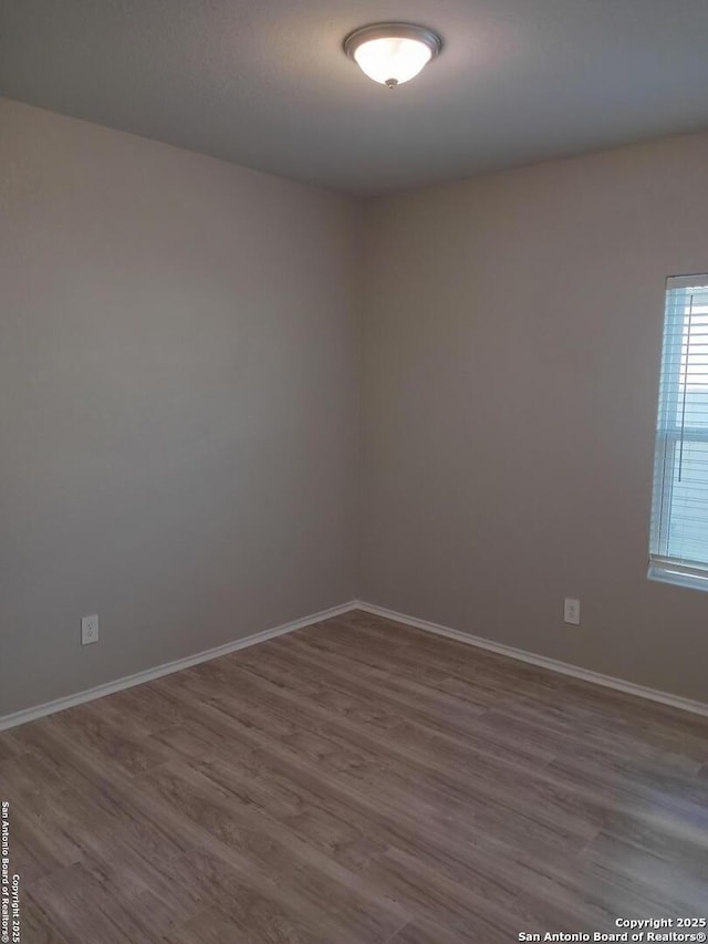530 Pleasanton, San Antonio, TX 78221 - unfurnished room featuring dark wood finished floors and baseboards