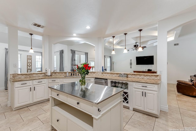515 County Road 3822, San Antonio, TX 78253 - kitchen with open floor plan, dishwasher, recessed lighting, a ceiling fan, and a peninsula