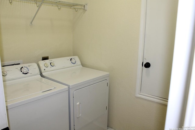 482 Walnut, Selma, TX 78154 - clothes washing area featuring washer and clothes dryer