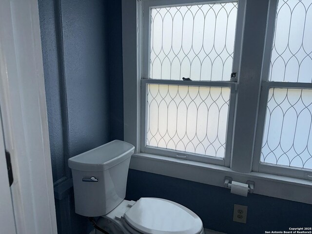 539 Wickes, San Antonio, TX 78210 - bathroom featuring plenty of natural light and toilet
