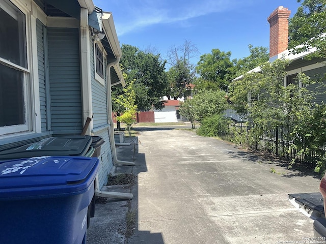 539 Wickes, San Antonio, TX 78210 - view of concrete driveway