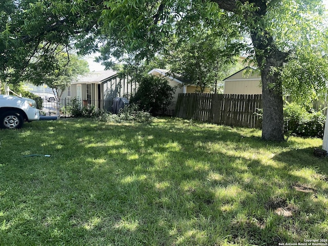 539 Wickes, San Antonio, TX 78210 - view of yard