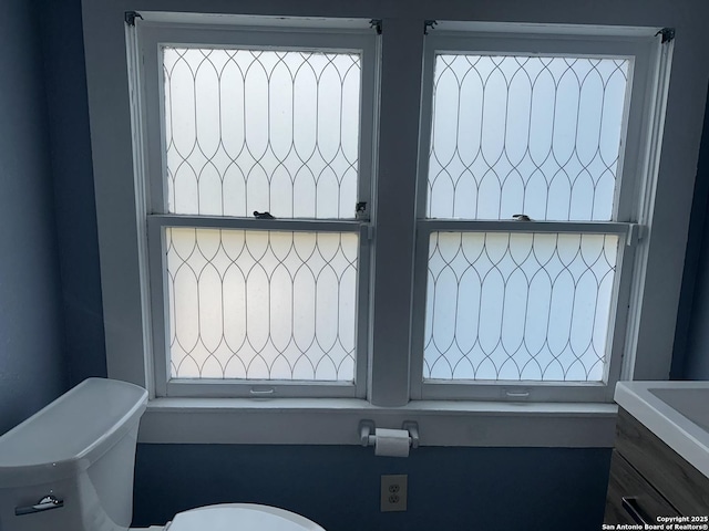 539 Wickes, San Antonio, TX 78210 - detailed view of toilet