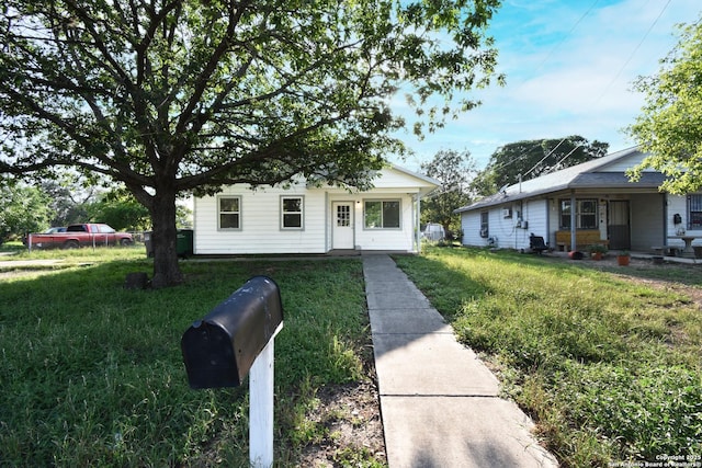 723 Clark Ave, San Antonio, TX 78210 - bungalow with a front lawn