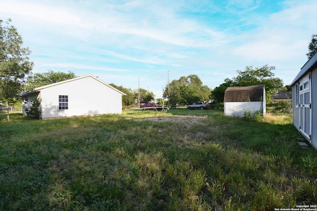 723 Clark Ave, San Antonio, TX 78210 - view of yard featuring a storage shed and an outdoor structure