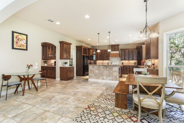 927 Scenic Stroll, San Antonio, TX 78260 - dining area featuring recessed lighting, arched walkways, and baseboards