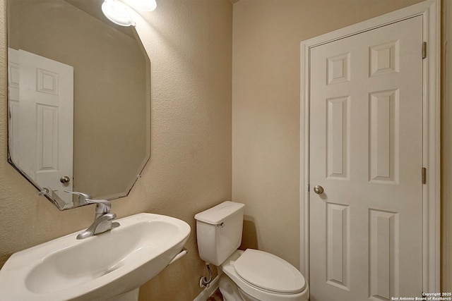 6139 Diego Ln, San Antonio, TX 78253 - half bathroom with a sink, toilet, and a textured wall