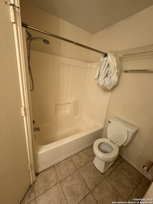 61 Autumn Pass Unit 0, San Antonio, TX 78245 - bathroom featuring tile patterned floors, toilet, and washtub / shower combination