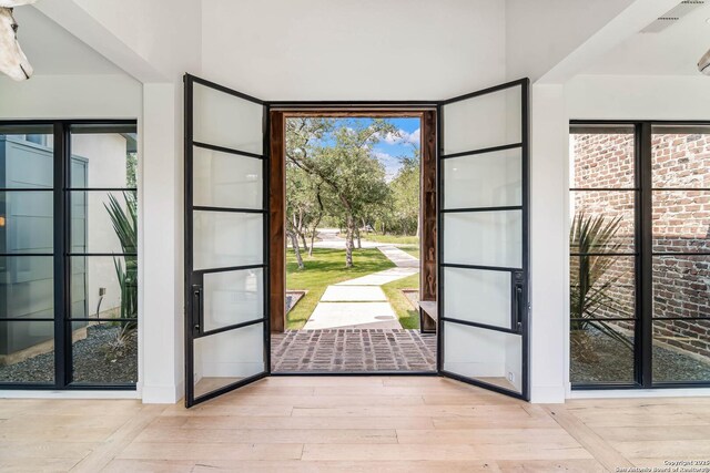 185 Southfield, Boerne, TX 78006 - entryway with light wood-style floors