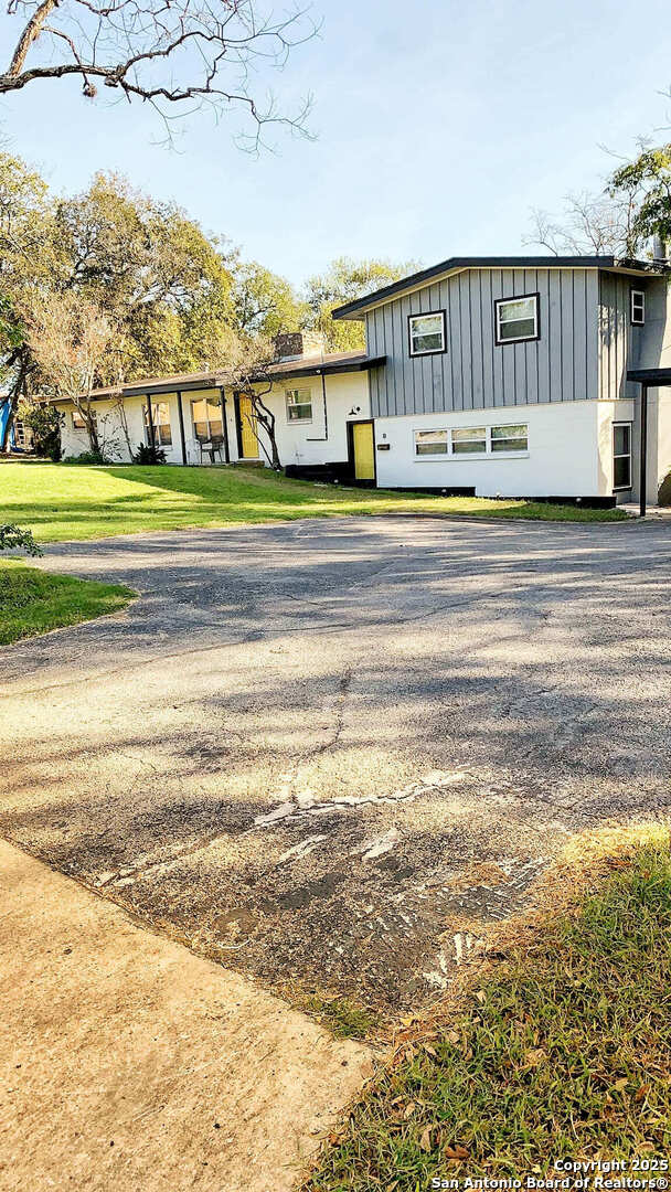 6346 Montgomery, Windcrest, TX 78239 - view of front facade featuring board and batten siding and gravel driveway