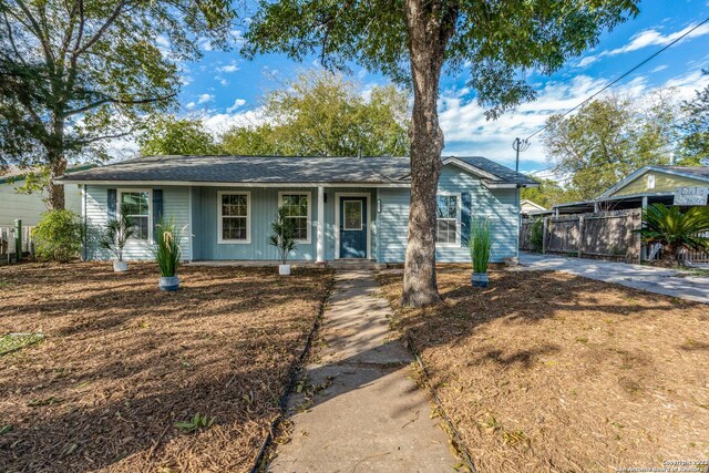 827 Ware Blvd, San Antonio, TX 78214 - ranch-style home featuring fence and covered porch