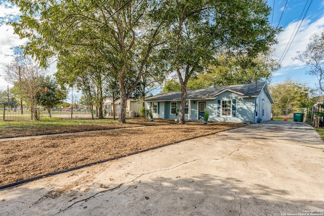 827 Ware Blvd, San Antonio, TX 78214 - ranch-style house with concrete driveway and fence