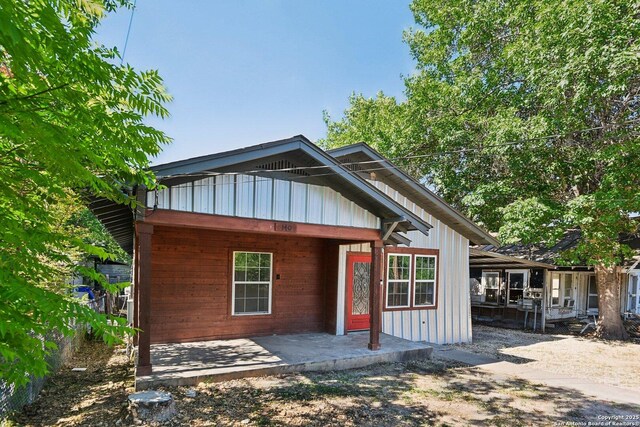 140 E Dullnig, San Antonio, TX 78223 - view of front of house featuring board and batten siding