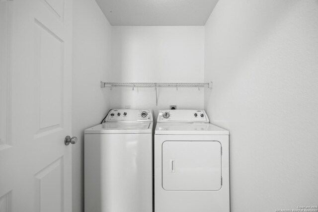 102 Ville Serene, San Antonio, TX 78253 - washroom featuring washer and clothes dryer