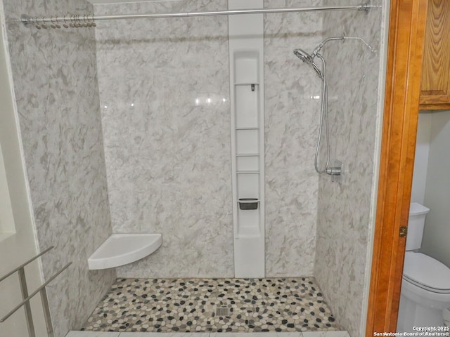 6718 Congressional Blvd, San Antonio, TX 78244 - bathroom featuring toilet and tiled shower