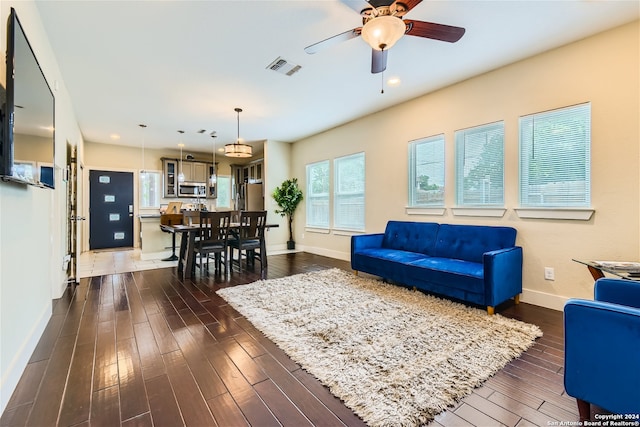 1130 Wyoming St Unit B, San Antonio, TX 78203 - living room featuring baseboards, dark wood-style floors, a ceiling fan, and recessed lighting