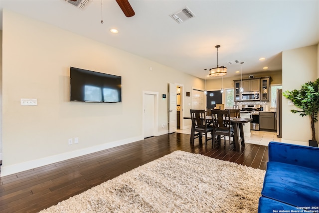 1130 Wyoming St Unit B, San Antonio, TX 78203 - living area with light wood finished floors, ceiling fan, baseboards, and recessed lighting