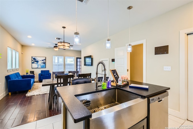1130 Wyoming St Unit B, San Antonio, TX 78203 - kitchen featuring a sink, baseboards, plenty of natural light, dishwasher, and recessed lighting